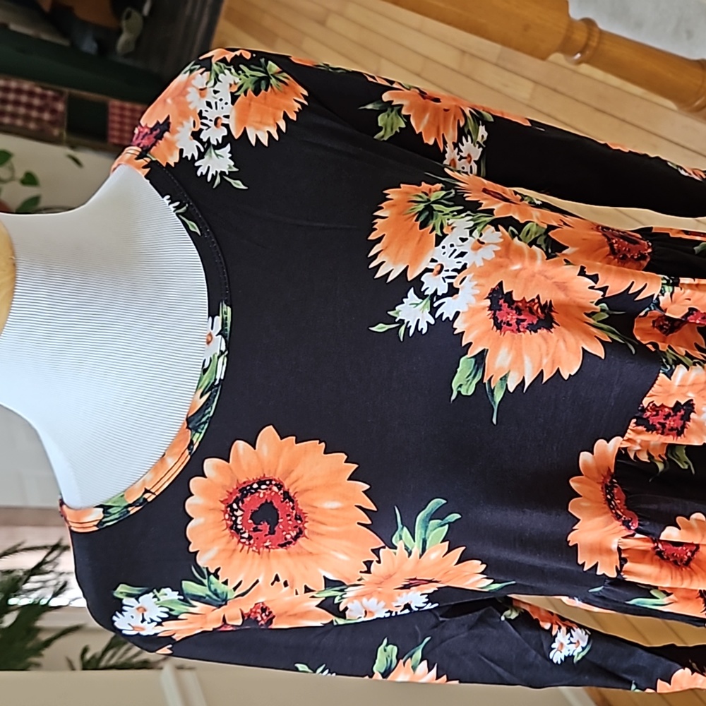 ๐ต FLORAL DRESS - Picture 2 of 8